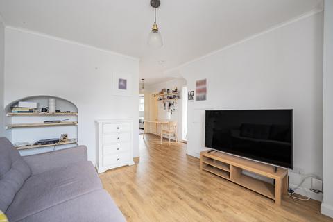 2 bedroom maisonette for sale, Batten Avenue, Woking, Surrey, GU21