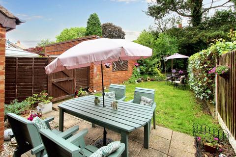 20 Beechfield Grove, Bilston, WV14 9TJ