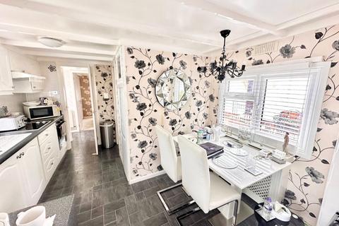 1 bedroom park home for sale, R, Kings Park, Canvey Island