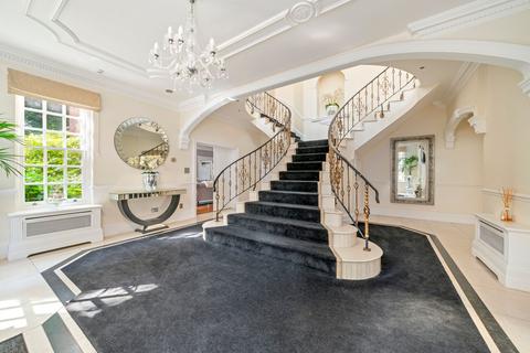 6 bedroom detached house to rent, Queens Drive, Oxshott, KT22