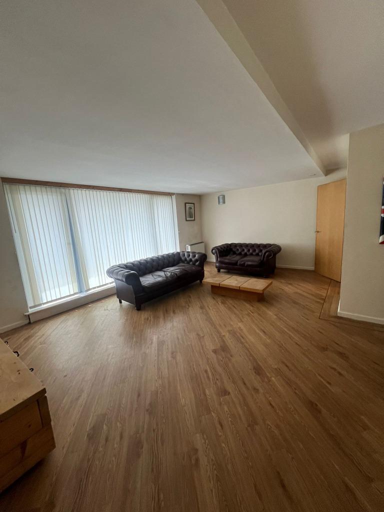 New Hall Lane, Preston, PR1 2 bed penthouse - £800 pcm (£185 pw)