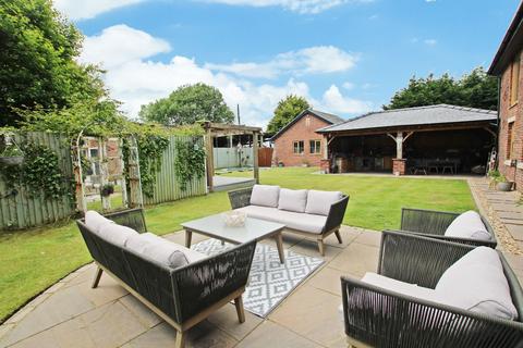 Lower Pike View Barn Chorley Road, Blackrod, Bolton, BL6 5LE