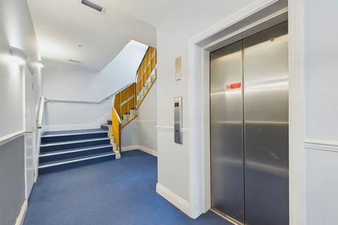 1 bedroom flat for sale, 16 Carfax, Horsham RH12