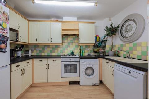 2 bedroom flat for sale, Grasholm Way, Langley SL3