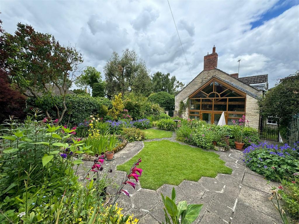 Crown Cottage, Crown Hill, Ropsley 4 bed detached house for sale £350,000