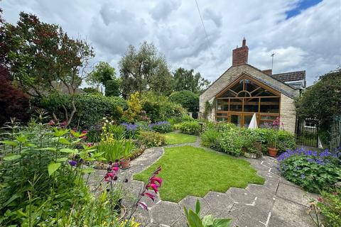 11 Crown Hill, Ropsley, Grantham, NG33 4BH
