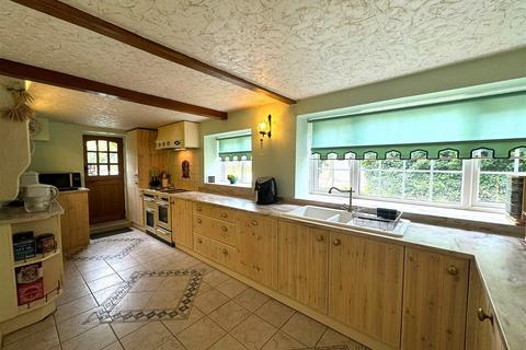 11 Crown Hill, Ropsley, Grantham, NG33 4BH