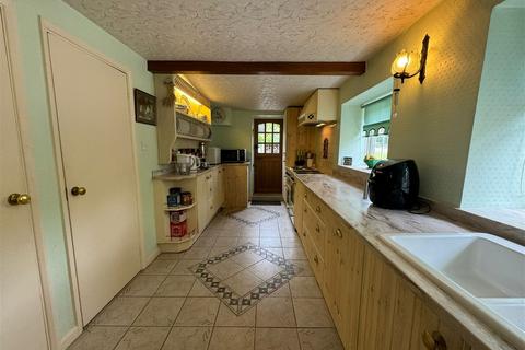 11 Crown Hill, Ropsley, Grantham, NG33 4BH