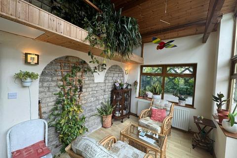 11 Crown Hill, Ropsley, Grantham, NG33 4BH