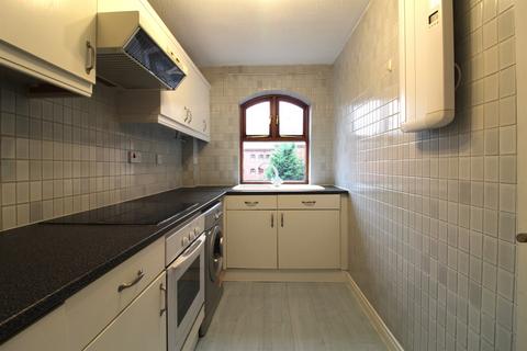 2 bedroom flat for sale, Riverside Court, Leeds