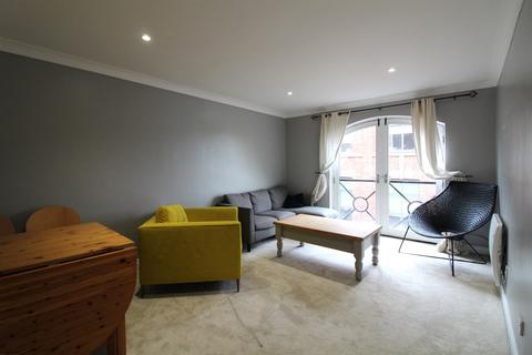 2 bedroom flat for sale, Riverside Court, Leeds