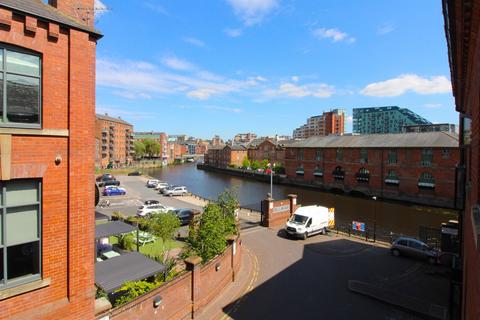 2 bedroom flat for sale, Riverside Court, Leeds