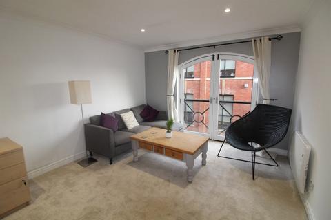 2 bedroom flat for sale, Riverside Court, Leeds