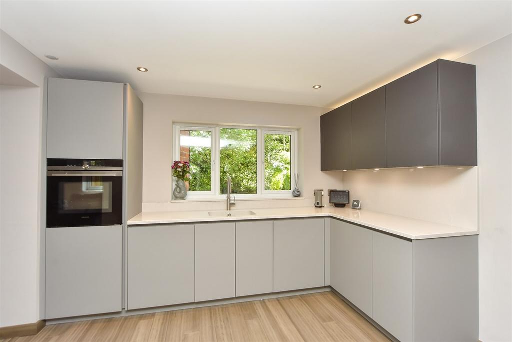 Kitchen/ Breakfast Room