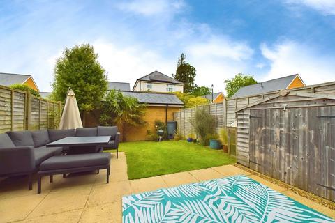 15 Braby Drive, Horsham, RH12 4TJ
