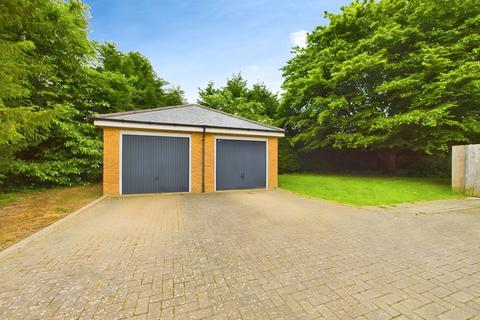 15 Braby Drive, Horsham, RH12 4TJ