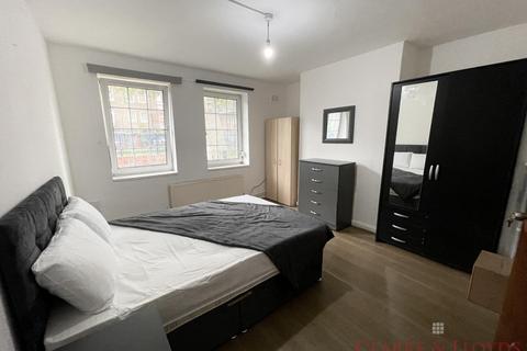 4 bedroom flat to rent, Morris House, London E2