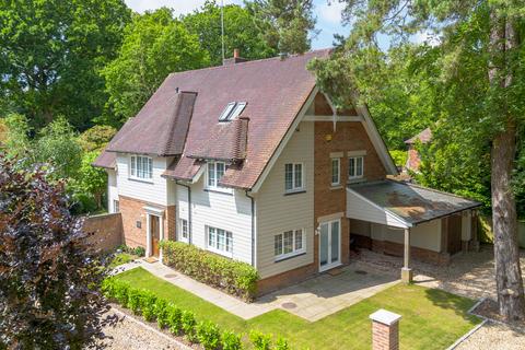 5 bedroom detached house for sale, The Spinney Bassett Southampton, Hampshire, SO16 7FW