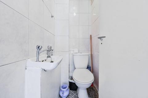 33 Trellis Square, London, E3 2DR