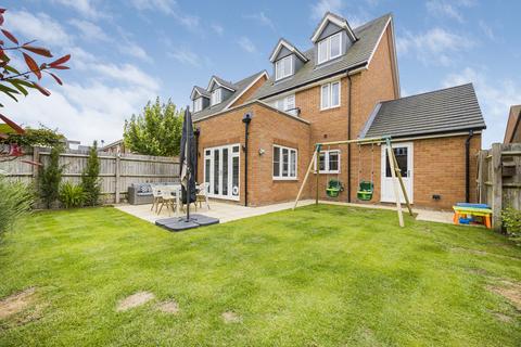 4 bedroom detached house for sale, Elm Bridge Mead, Benson, OX10