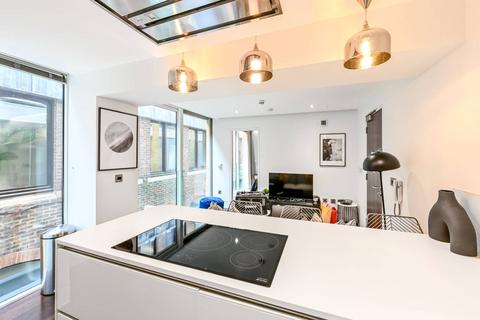 1 bedroom flat for sale, Well Court, Mansion House, London, EC4M