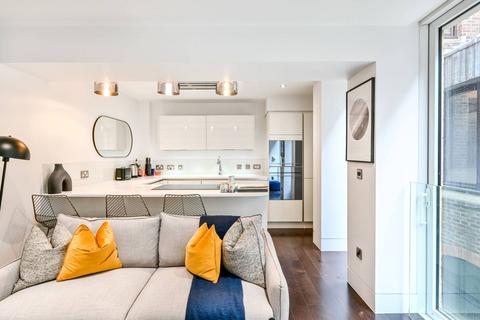 1 bedroom flat for sale, Well Court, Mansion House, London, EC4M