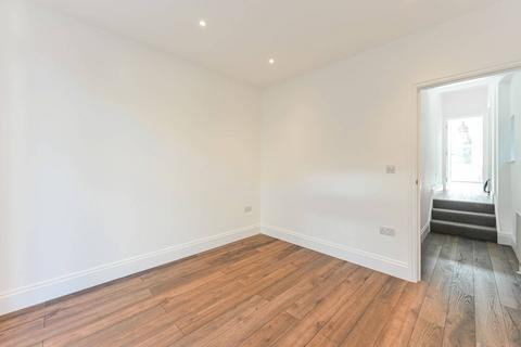 Flat B, 463 Garratt Lane, London, SW18 4SL