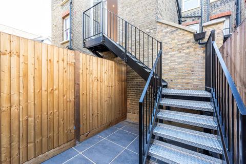 Flat B, 463 Garratt Lane, London, SW18 4SL