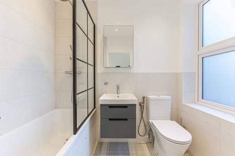 Flat B, 463 Garratt Lane, London, SW18 4SL