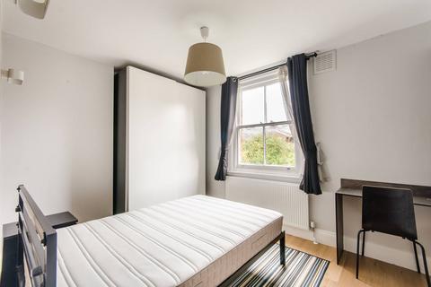 3 bedroom flat to rent, Cedar Road, Gladstone Park, London, NW2