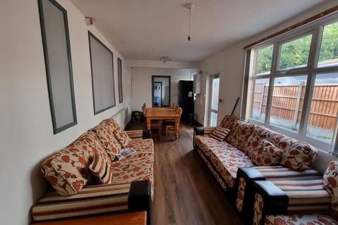 8 bedroom semi-detached house to rent, Oak Tree Lane, Selly Oak B29