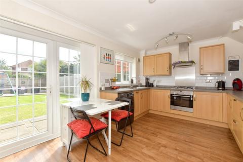 3 bedroom semi-detached house for sale, Tangmere Close, Wickford, Essex
