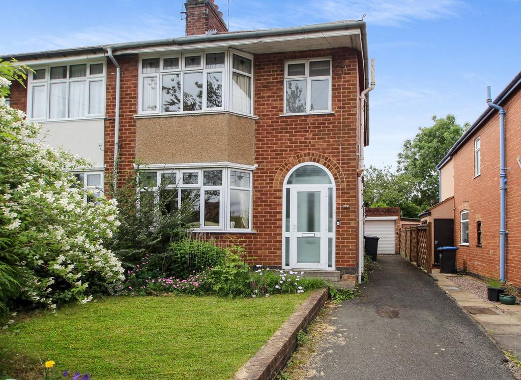 Kingsway, Rugby, CV22 3 bed semi-detached house - £230,000