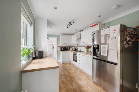 166 Old Road West, Gravesend, DA11 0LZ