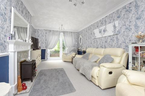 3 bedroom end of terrace house for sale, Medhurst Crescent, Gravesend, Kent