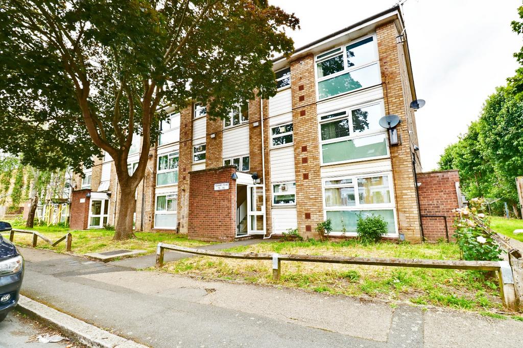 Howard Road, Bromley BR1 2 bed flat to rent £1,500 pcm (£346 pw)