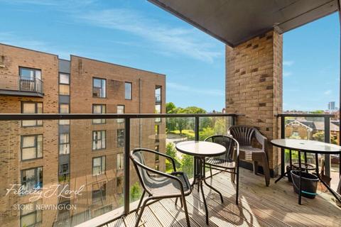 2 bedroom flat for sale, Hythe House, Green Lanes Walk, N4