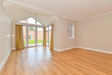 4 bedroom semi-detached house for sale, Scholars Walk, Horsham, West Sussex