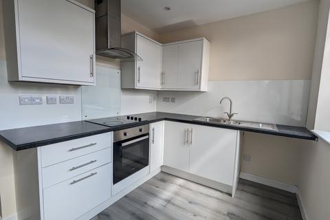 2 bedroom flat to rent, Station Road, Kettering