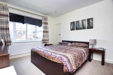 2 bedroom maisonette to rent, Godley Road London SW18