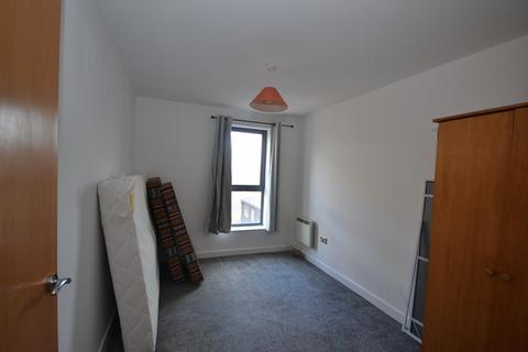 2 bedroom flat to rent, Queen's Court, Hull HU1