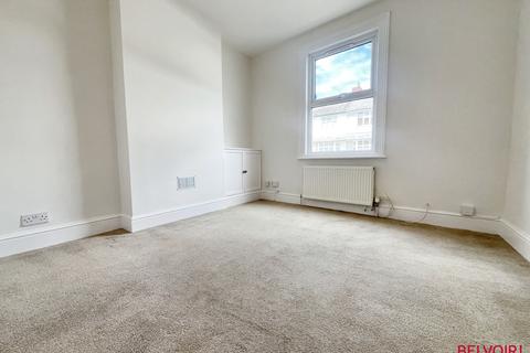 4 Alstone Croft, Cheltenham, GL51 8HA