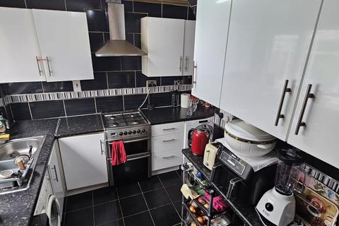 3 bedroom semi-detached house to rent, Briarfield Rd, M19