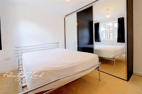 2 bedroom flat to rent, Daimler House, Wellington Way, E3