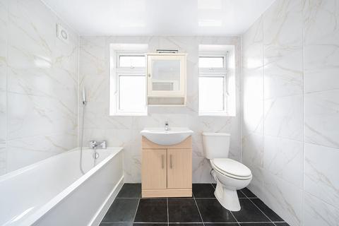 3 bedroom semi-detached house to rent, Poplar Avenue, West Drayton, UB7