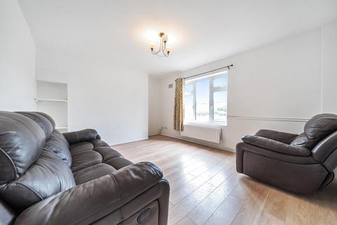 3 bedroom semi-detached house to rent, Poplar Avenue, West Drayton, UB7