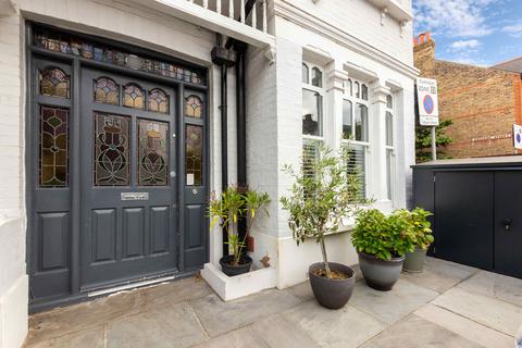 4 bedroom end of terrace house to rent, Lavenham Road, London, SW18