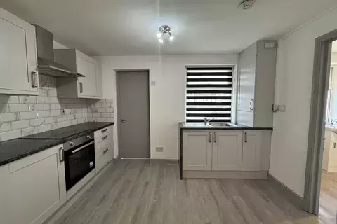 2 bedroom flat to rent, London SM4