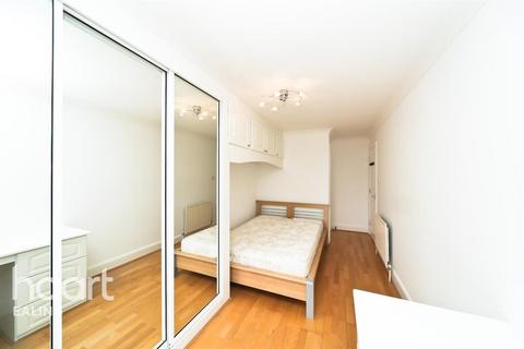2 bedroom flat to rent, Park View Road, Ealing, W5