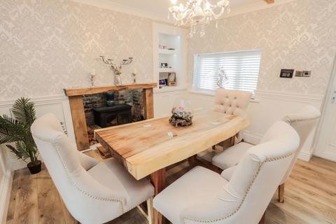 undefined, On Approx. 1/3 Of An Acre In Hurst Green